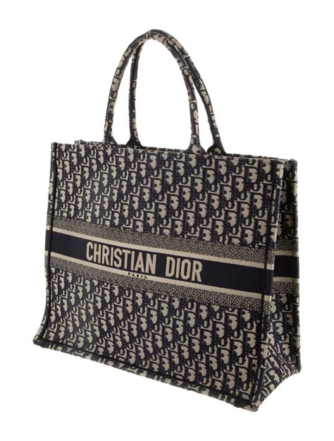 christian dior bags official site.